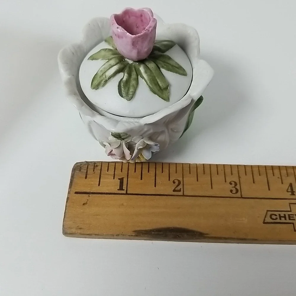 Vintage Flower Shape Trinket Box With 3D Flowers